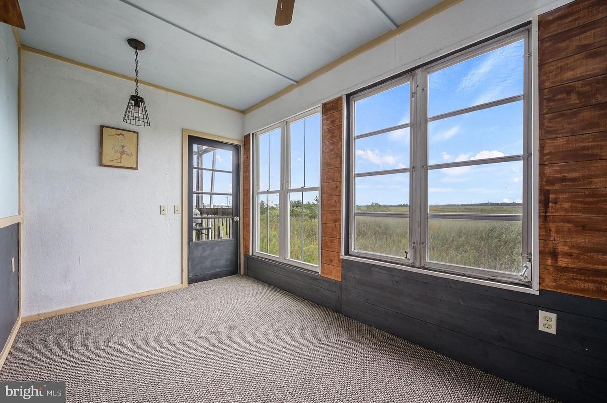 Empty room, Interior, Pendant Lights, Sun Room