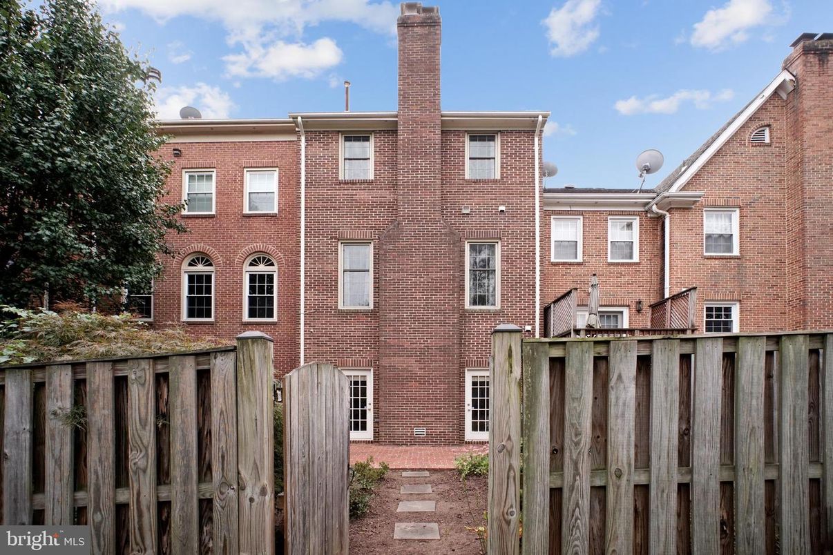 Exterior, Facade, Brick Facade, Rowhouse