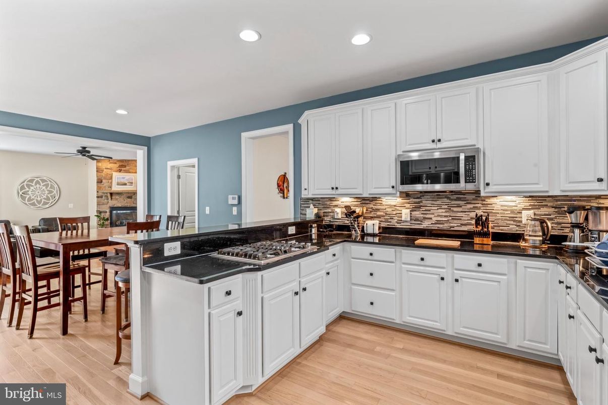 Dining room, Interior, Kitchen, Recessed Lighting, Wood Texture Flooring