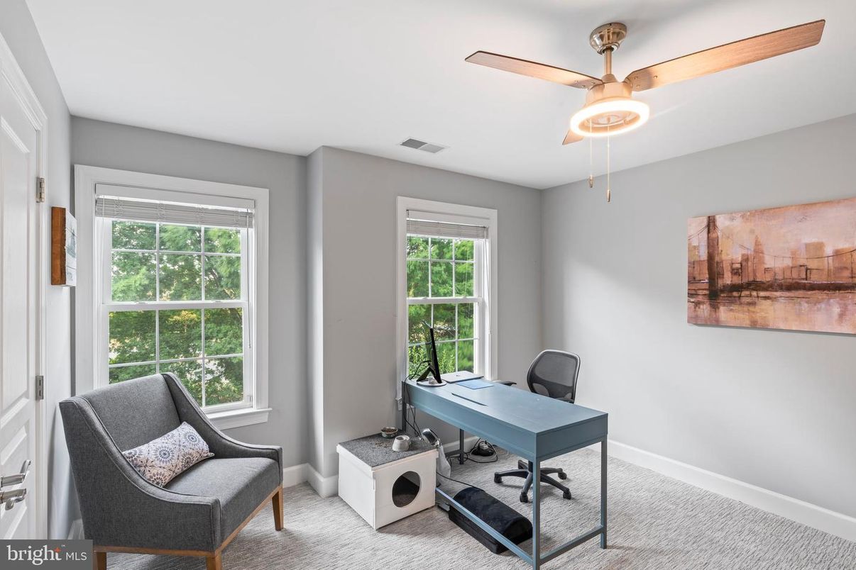 Home Office, Interior