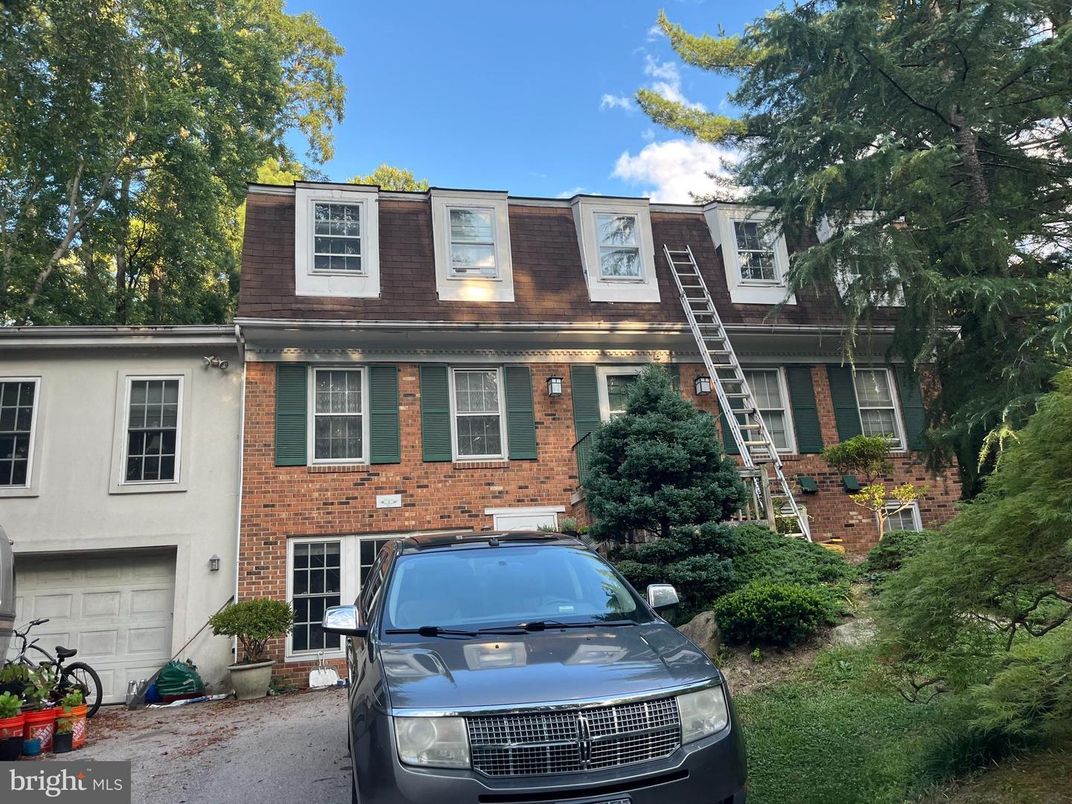 Attached, Exterior, Facade, Brick Facade, Rowhouse