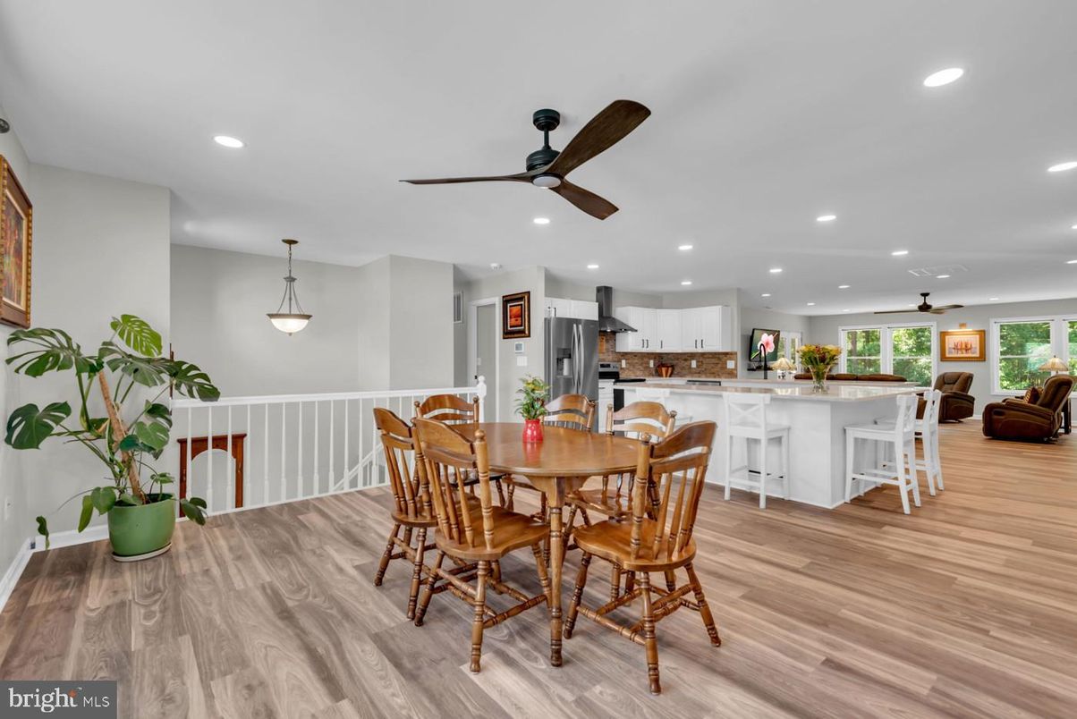 Dining room, Interior, Kitchen, Pendant Lights, Recessed Lighting, Wood Texture Flooring