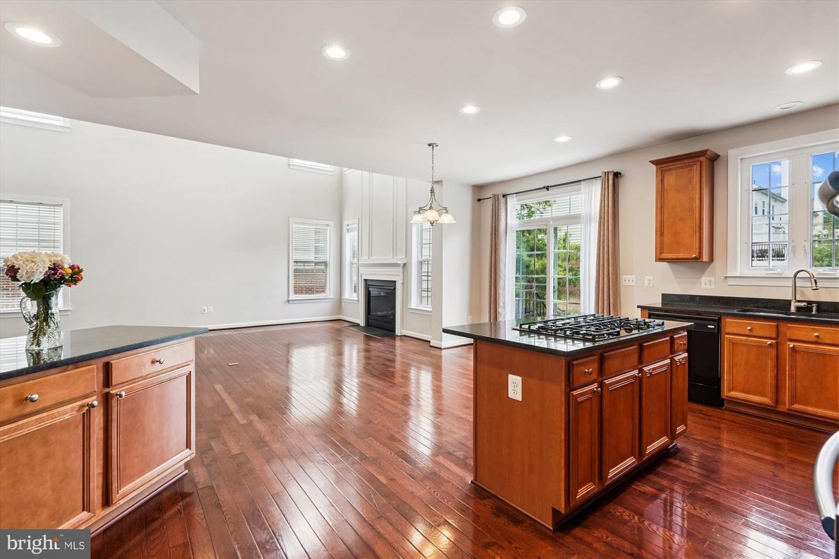Fireplace, Interior, Kitchen, Pendant Lights, Recessed Lighting, Wood Texture Flooring