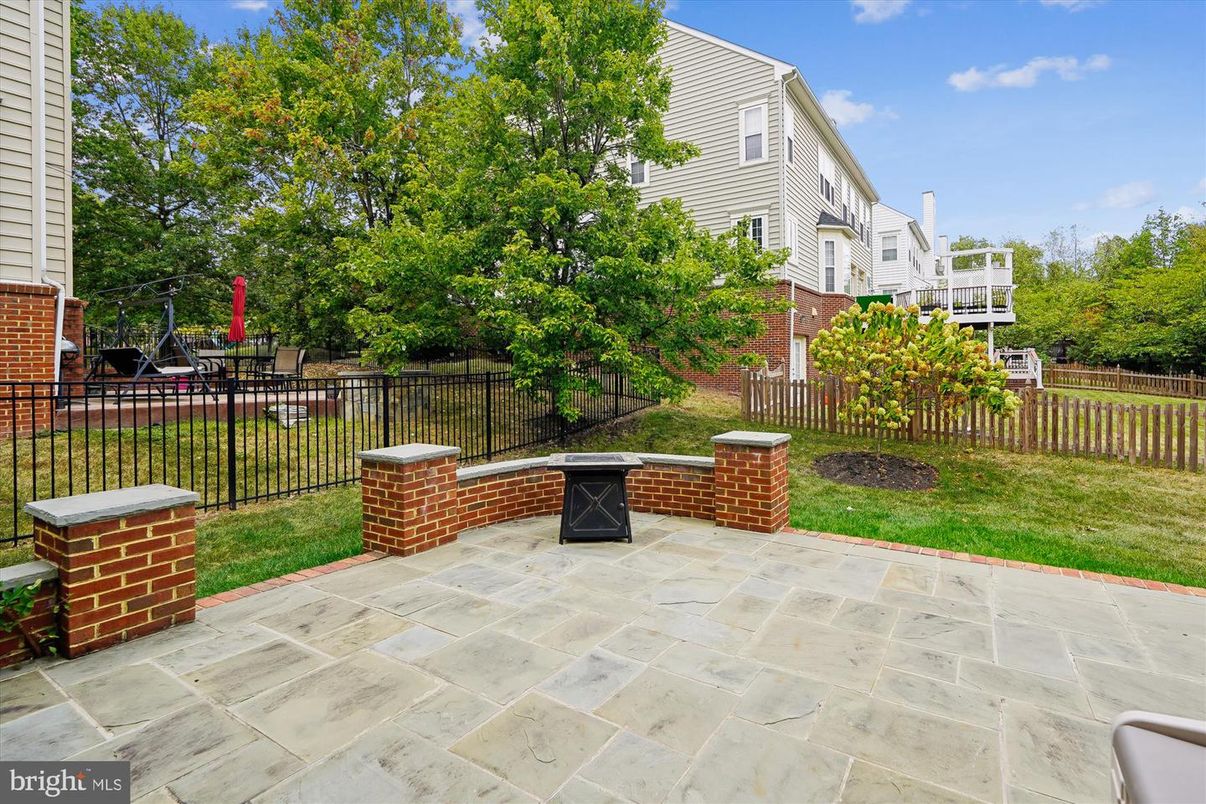 Exterior, Outdoor Kitchen
