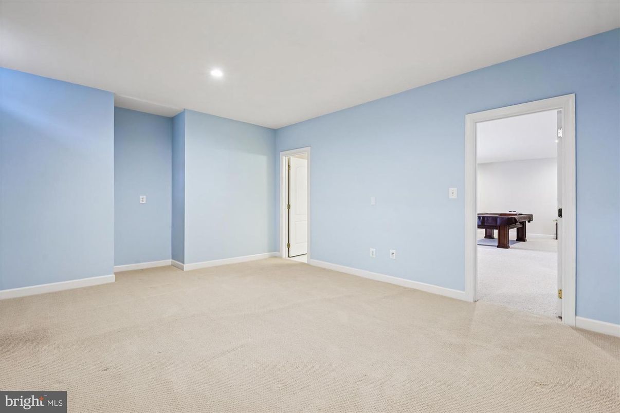 Empty room, Interior, Recessed Lighting