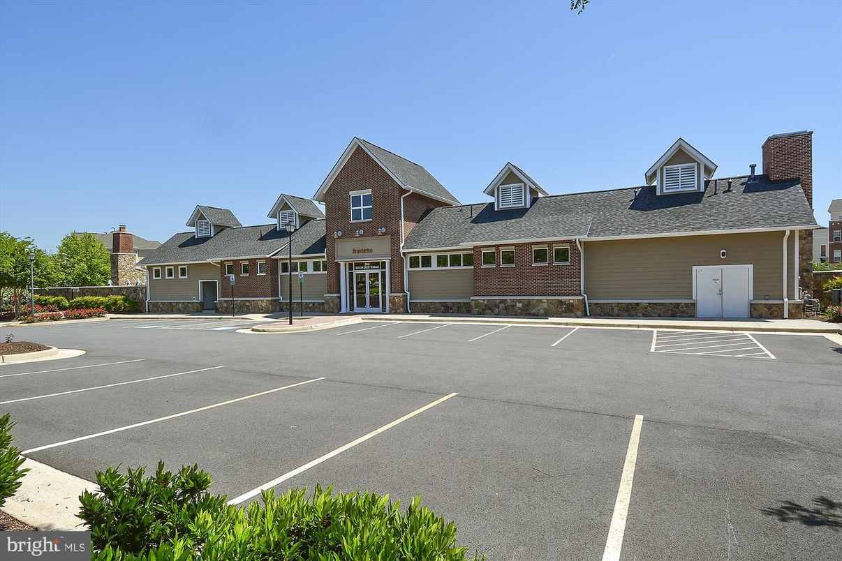 Attached, Exterior, Facade, Cape Cod