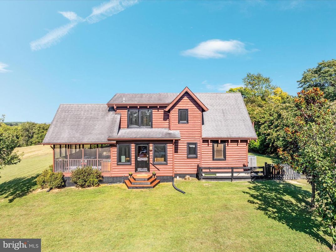 Backyard, Exterior, Facade, Log Home