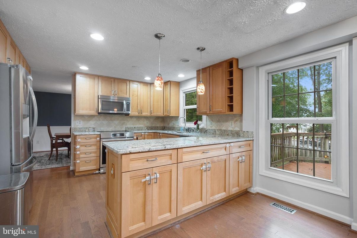 Dining room, Interior, Kitchen, Pendant Lights, Recessed Lighting, Stainless Steel Appliances, Wood Texture Flooring