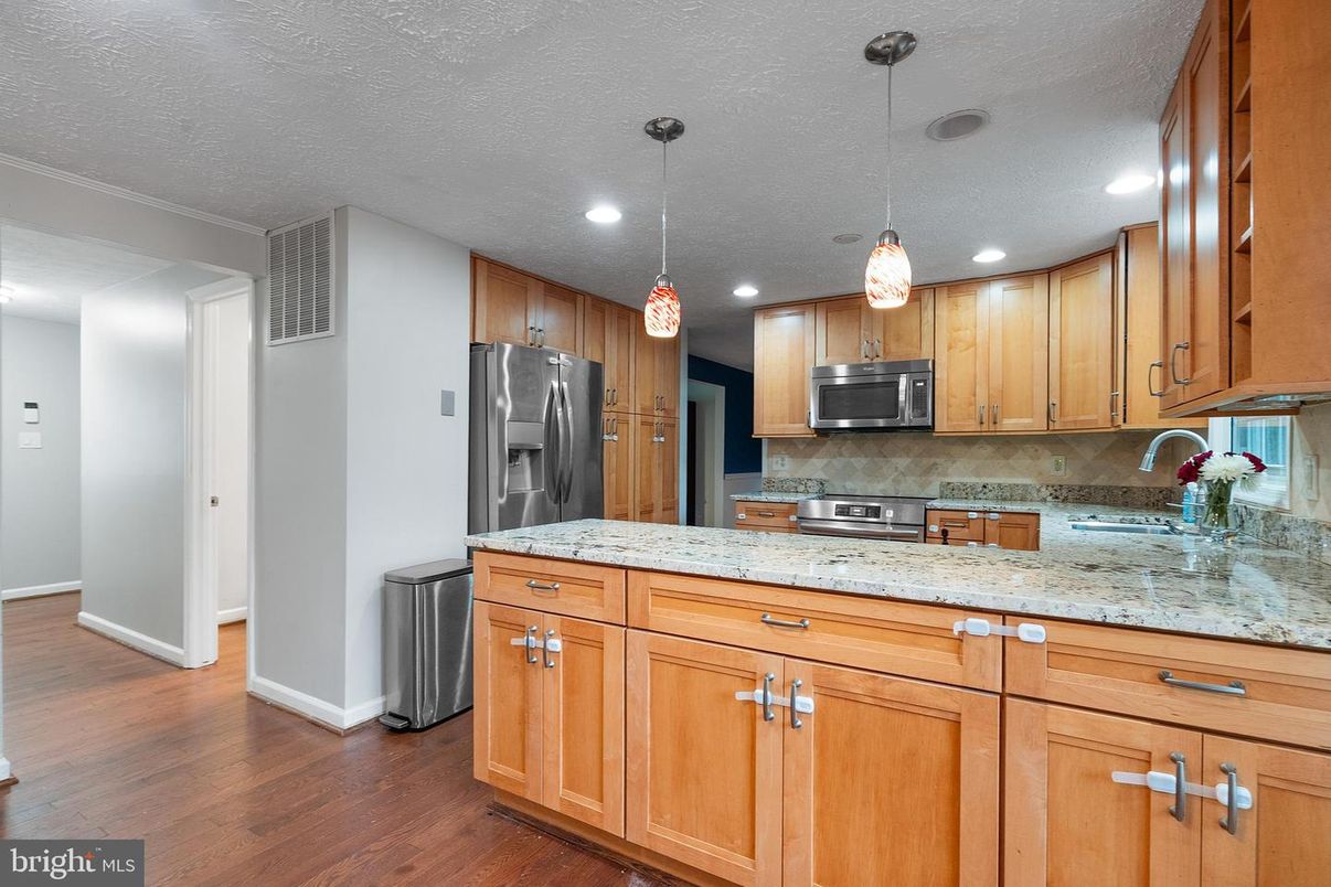 Interior, Kitchen, Pendant Lights, Recessed Lighting, Wood Texture Flooring
