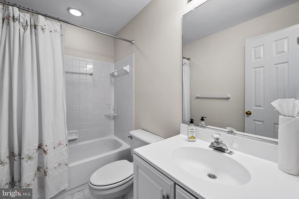 Bathroom, Interior, Recessed Lighting