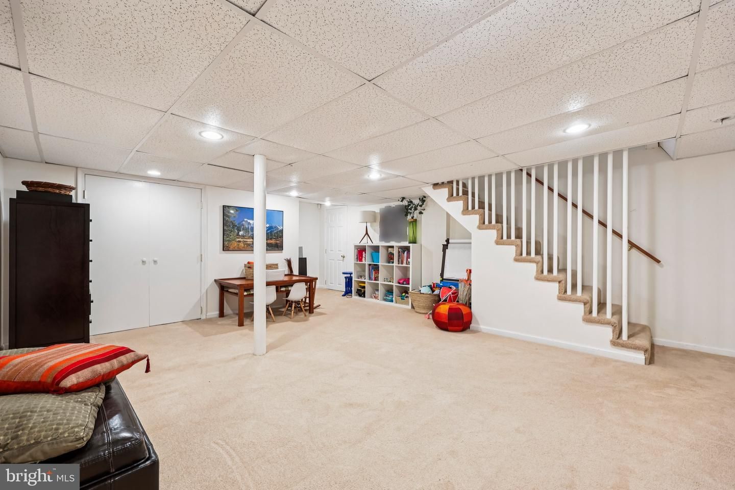 Dining room, Interior, Recessed Lighting