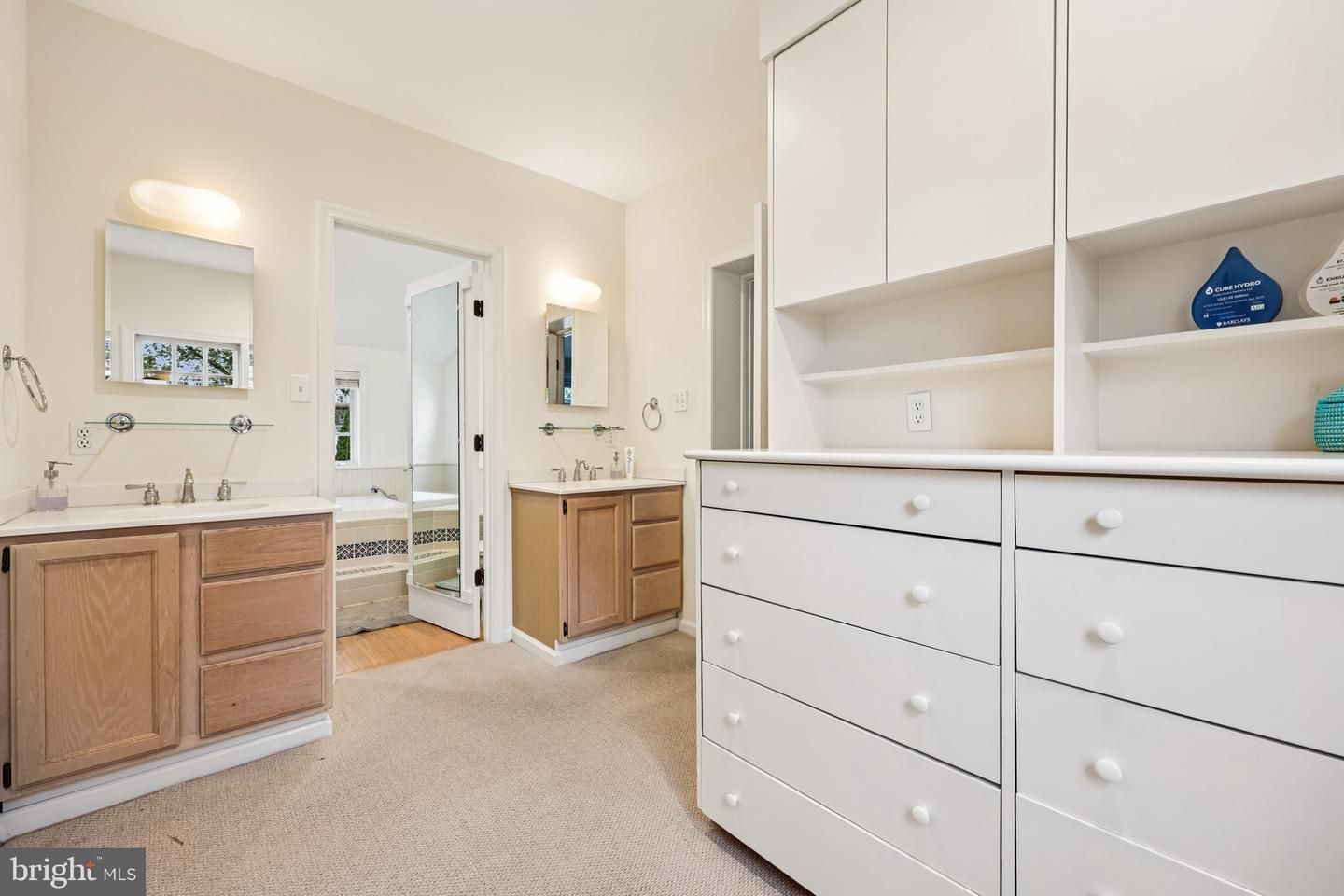 Bathroom, Dual Sink Vanities, Interior