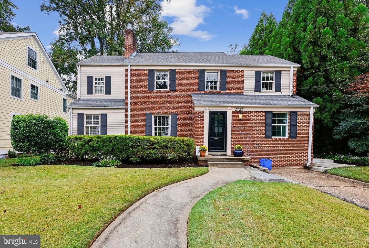 Exterior, Facade, Brick Facade, Georgian