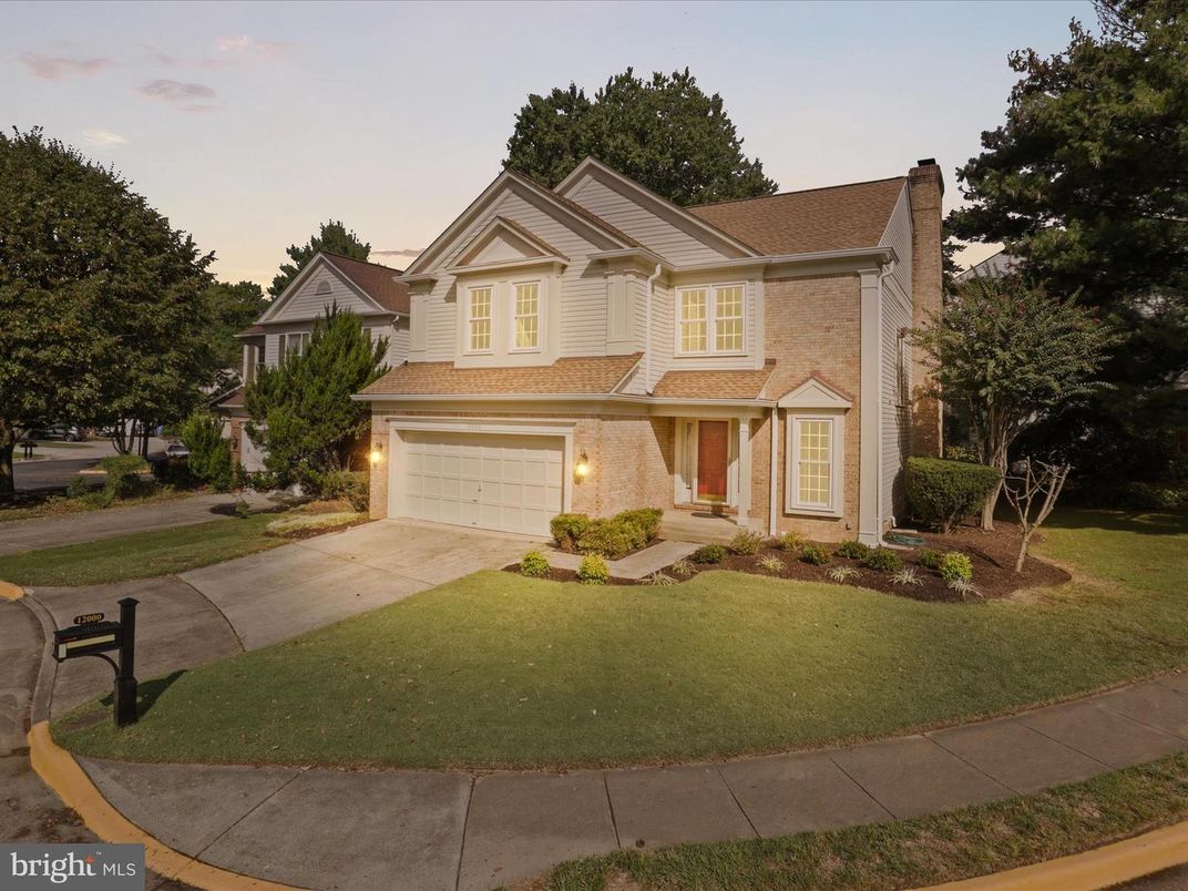 Attached, Exterior, Facade, Brick Traditional