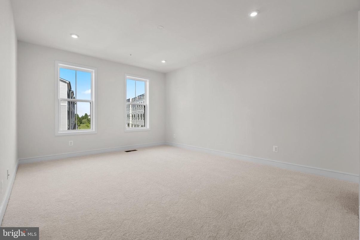 Empty room, Interior, Recessed Lighting