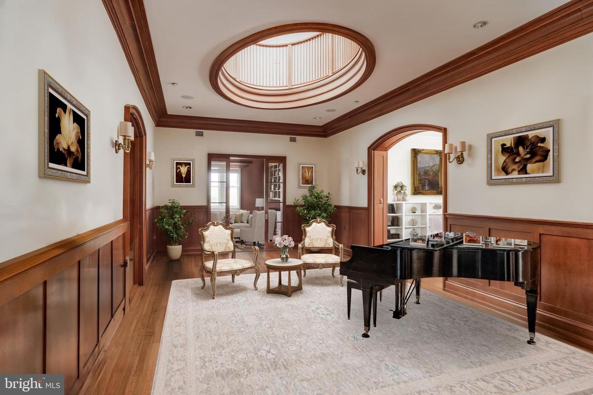 Interior, Living room, Piano, Recessed Lighting, Wood Texture Flooring