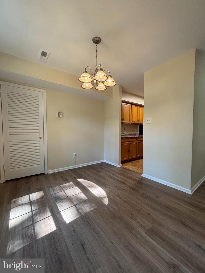 Chandelier, Empty room, Interior, Wood Texture Flooring
