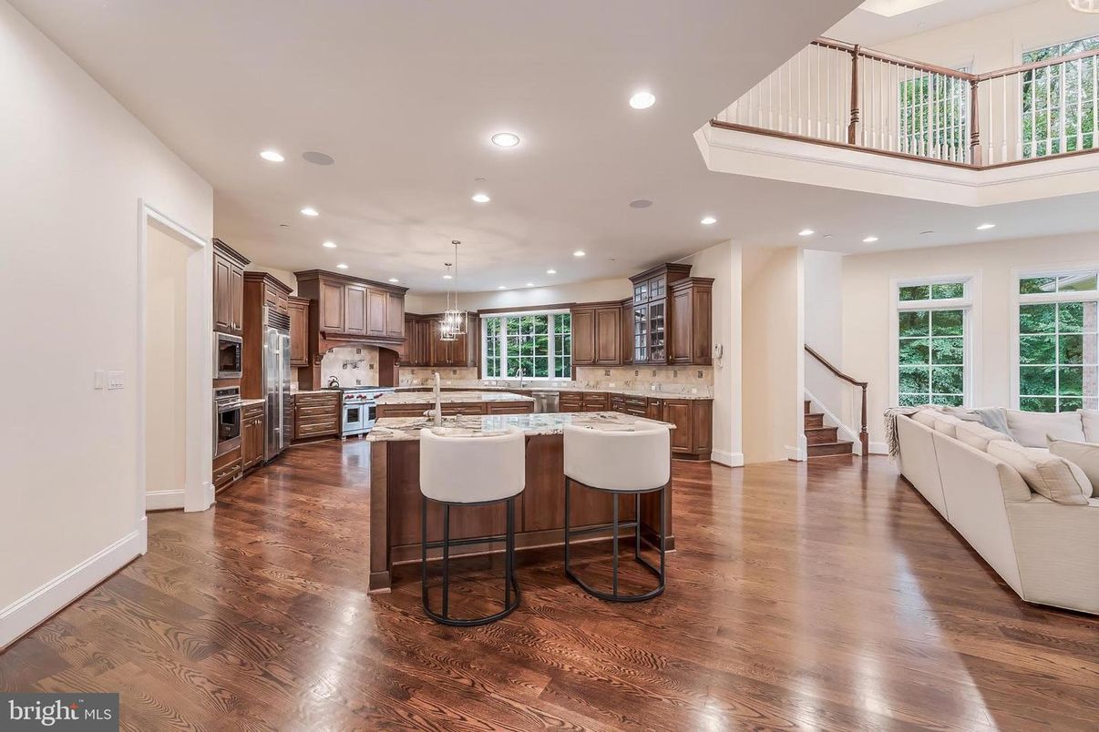 Interior, Kitchen, Living room, Pendant Lights, Recessed Lighting, Stainless Steel Appliances, Wood Texture Flooring