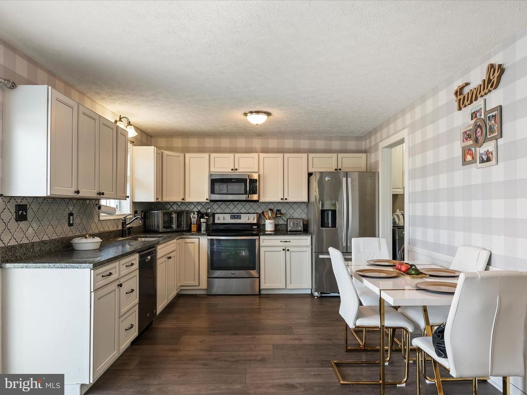 Dining room, Interior, Kitchen, Stainless Steel Appliances, Wood Texture Flooring