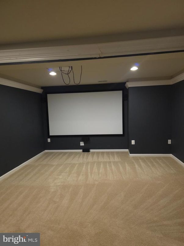 Empty room, Interior, Projection Screen, Recessed Lighting