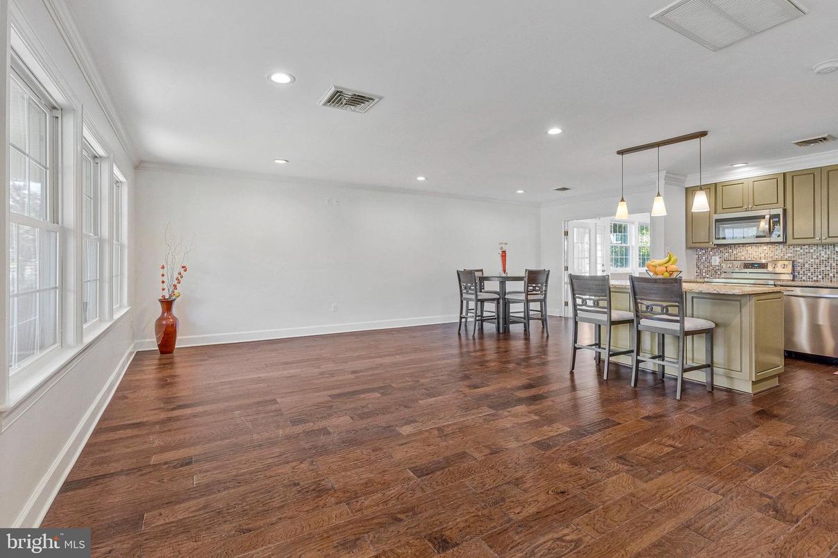 Dining room, Interior, Kitchen, Pendant Lights, Recessed Lighting, Stainless Steel Appliances, Wood Texture Flooring