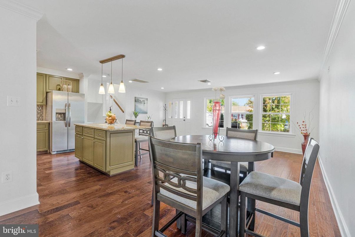 Dining room, Interior, Kitchen, Pendant Lights, Recessed Lighting, Stainless Steel Appliances, Wood Texture Flooring