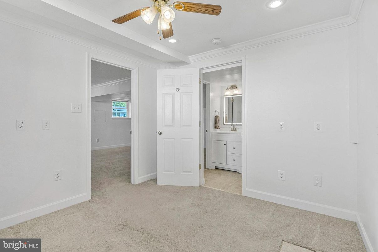 Bathroom, Empty room, Interior, Recessed Lighting