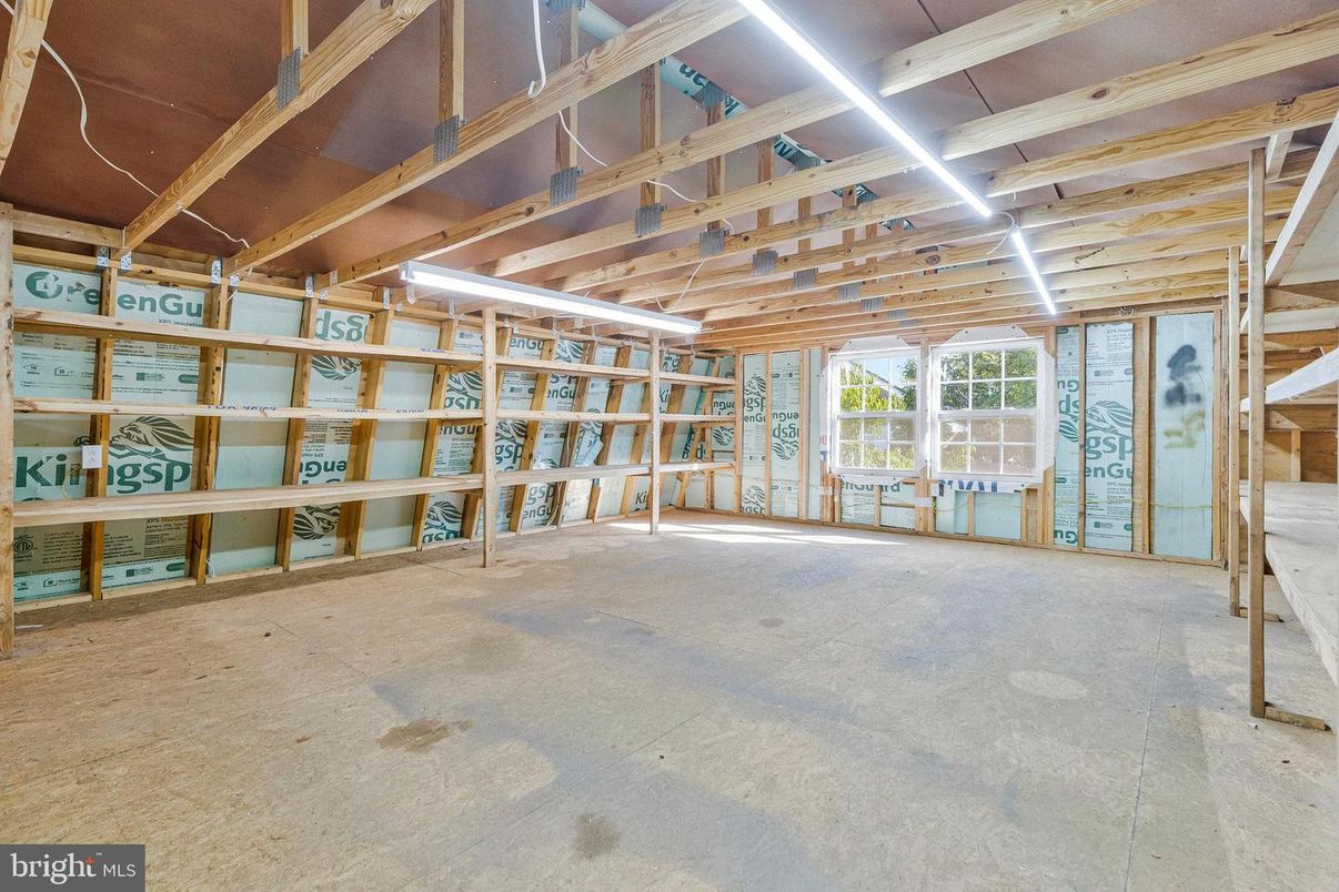Empty room, Interior, Wooden Beams