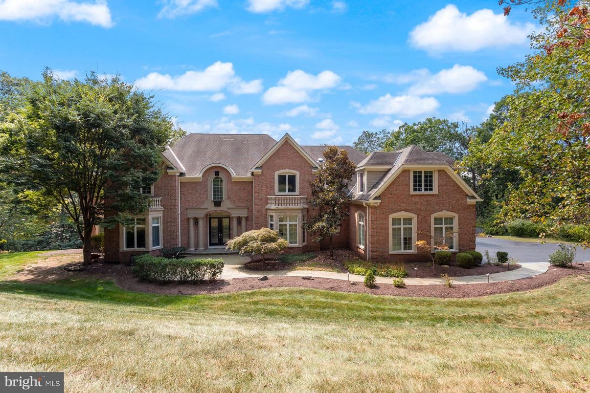 Exterior, Facade, Brick Facade, Brick Traditional