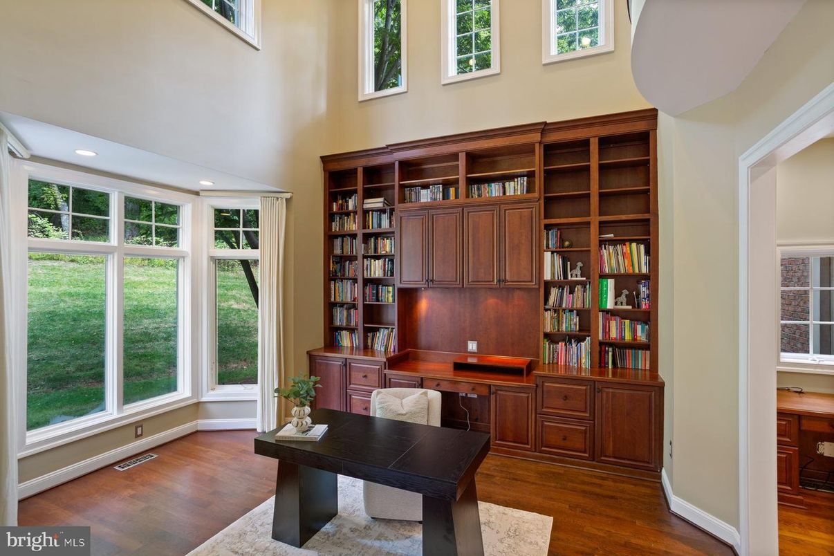 Home Office, Interior, Recessed Lighting, Wood Texture Flooring