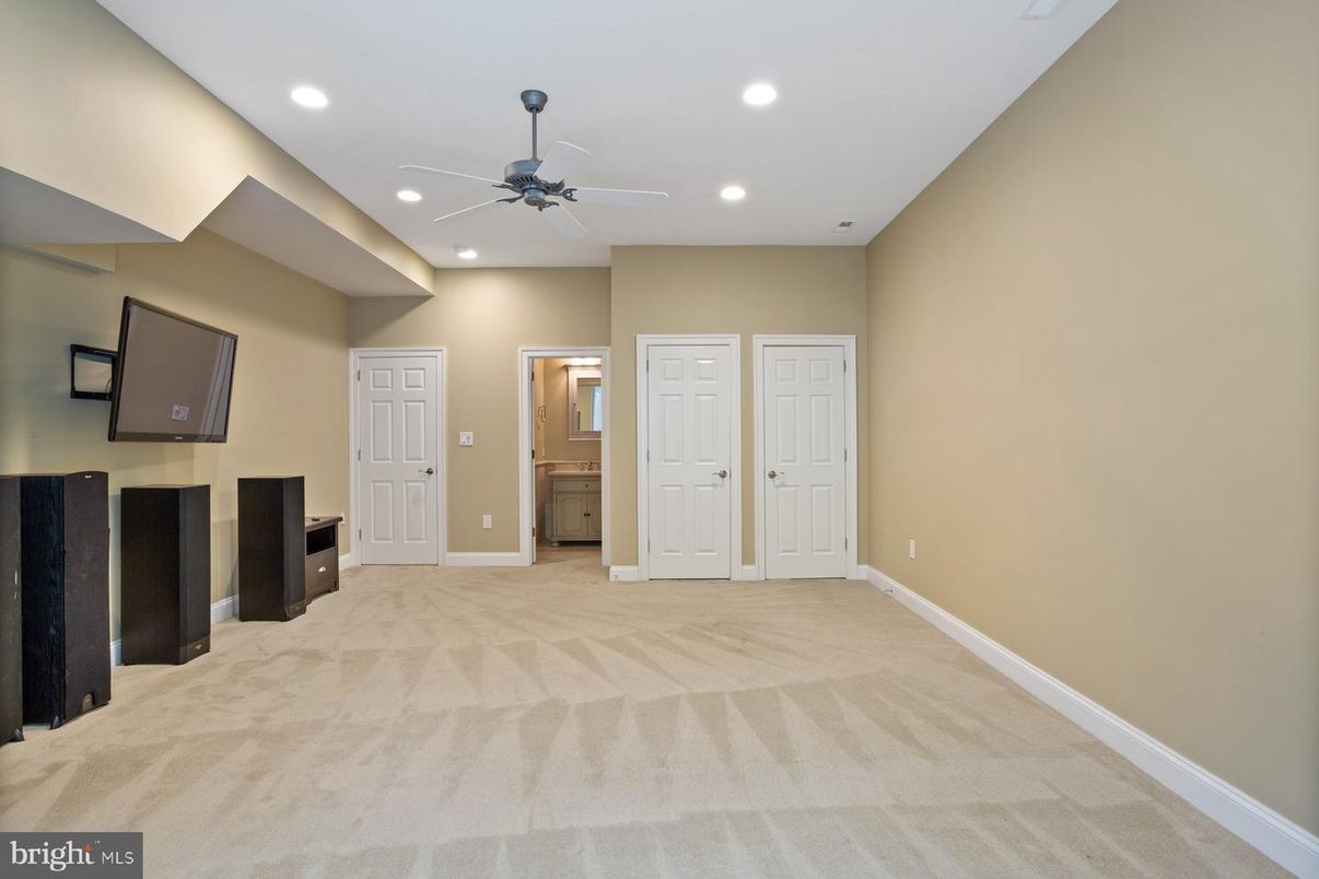 Empty room, Interior, Recessed Lighting