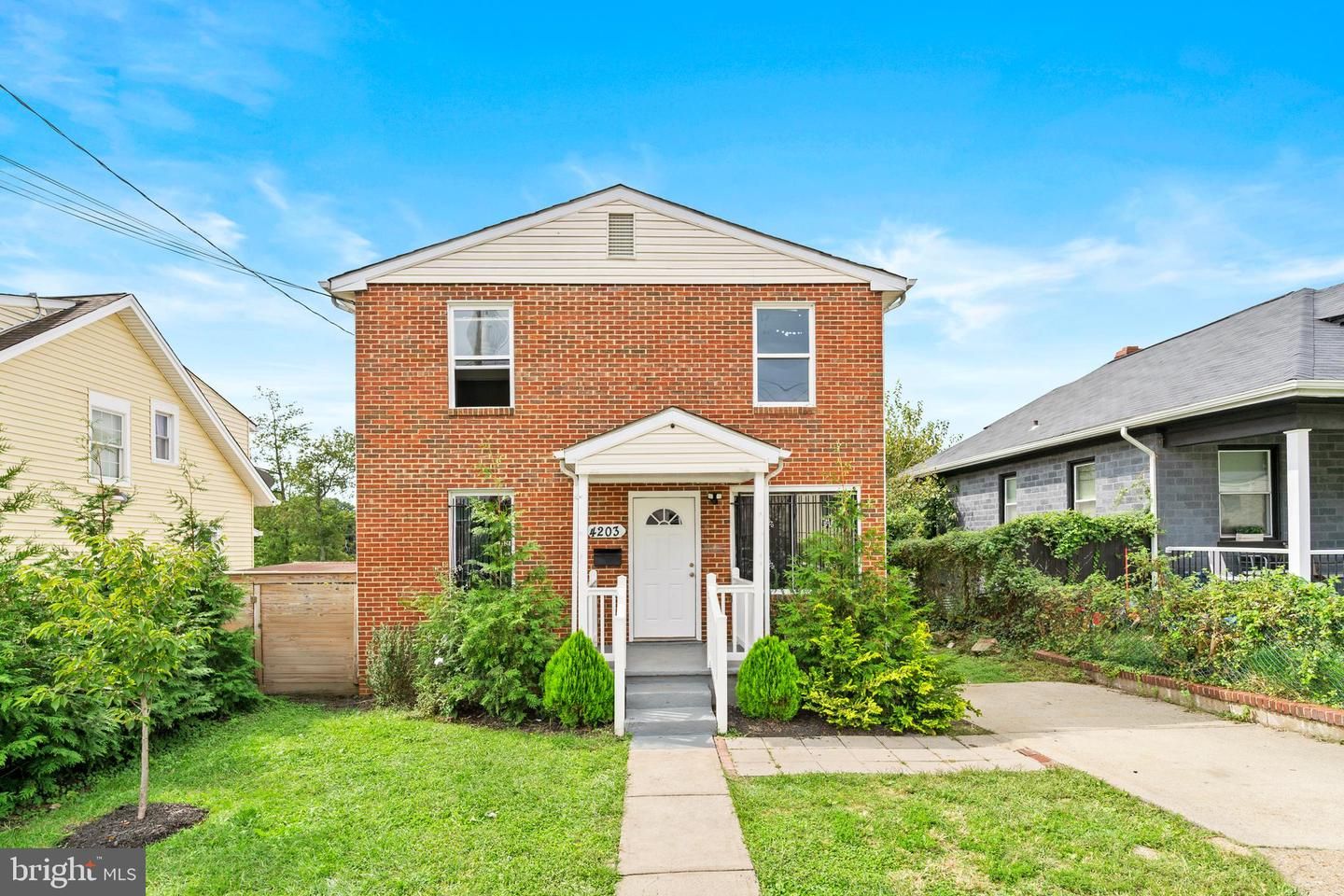 Exterior, Facade, Brick Facade, Georgian