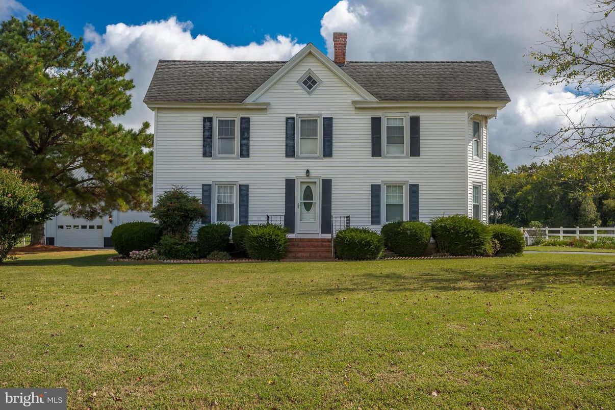 Attached, Backyard, Exterior, Facade, Georgian