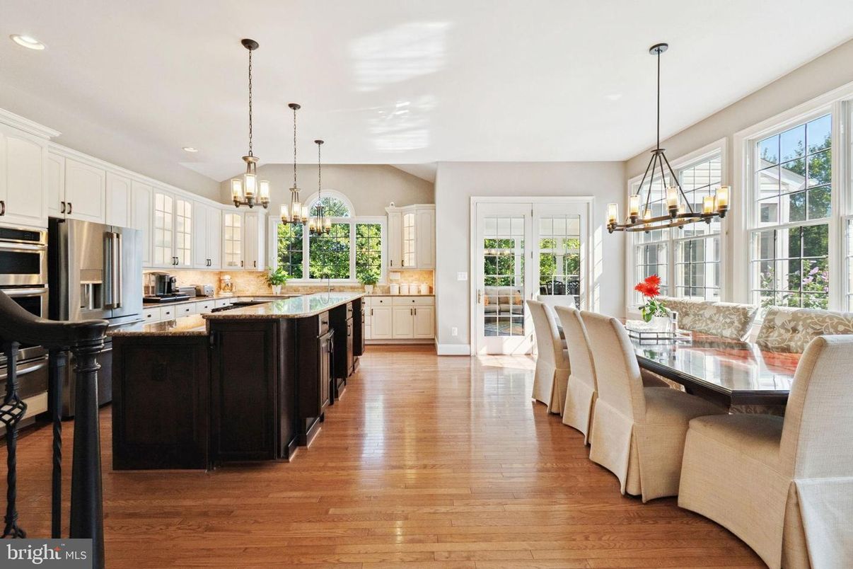 Chandelier, Dining room, Interior, Kitchen, Pendant Lights, Recessed Lighting, Wood Texture Flooring