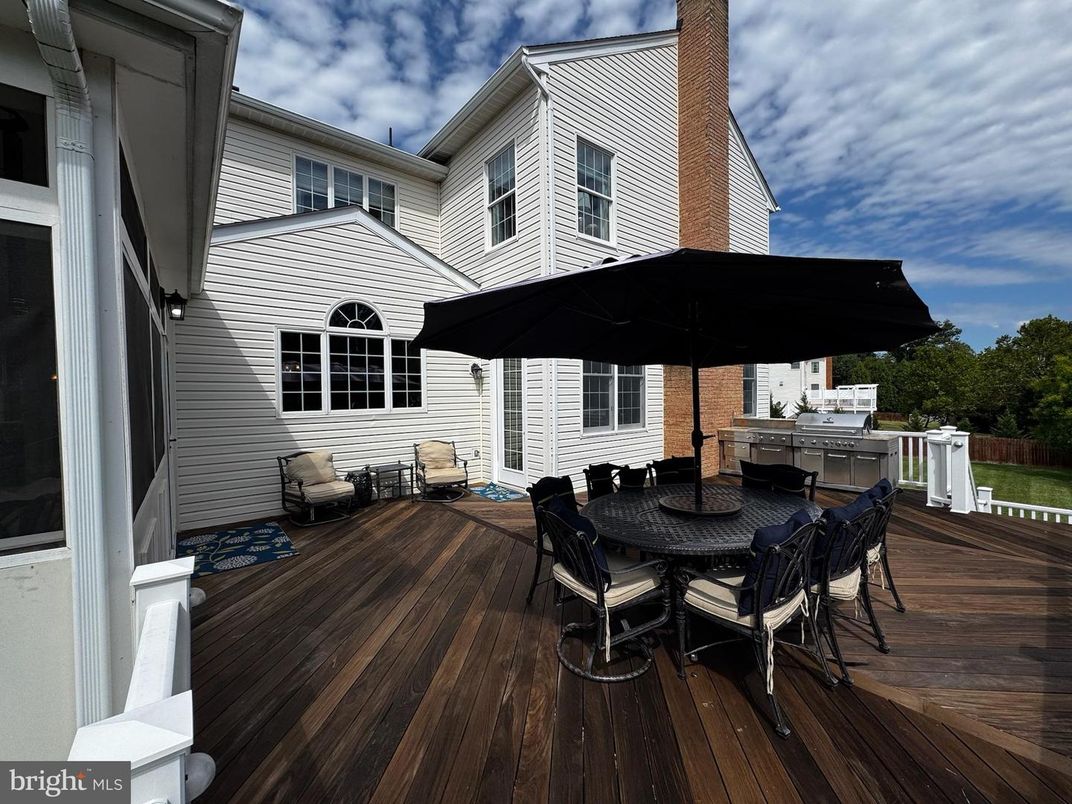 Exterior, Outdoor Kitchen