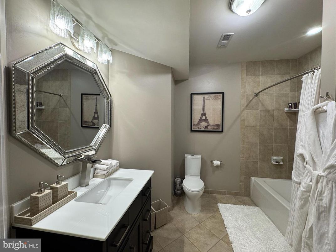 Bathroom, Interior, Recessed Lighting