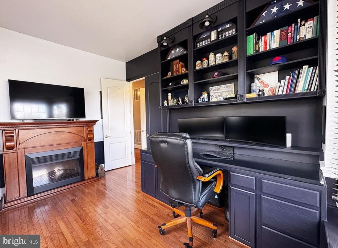 Fireplace, Home Office, Interior, Wood Texture Flooring