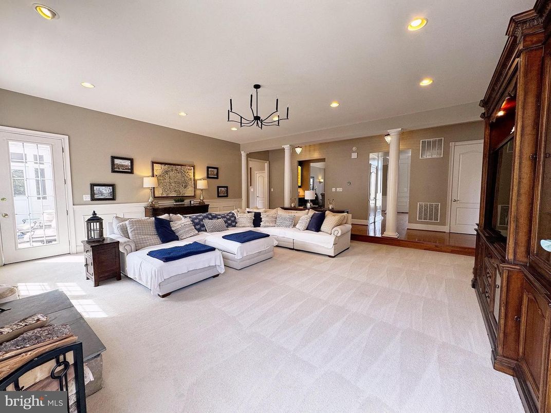 Interior, Living room, Pendant Lights, Recessed Lighting
