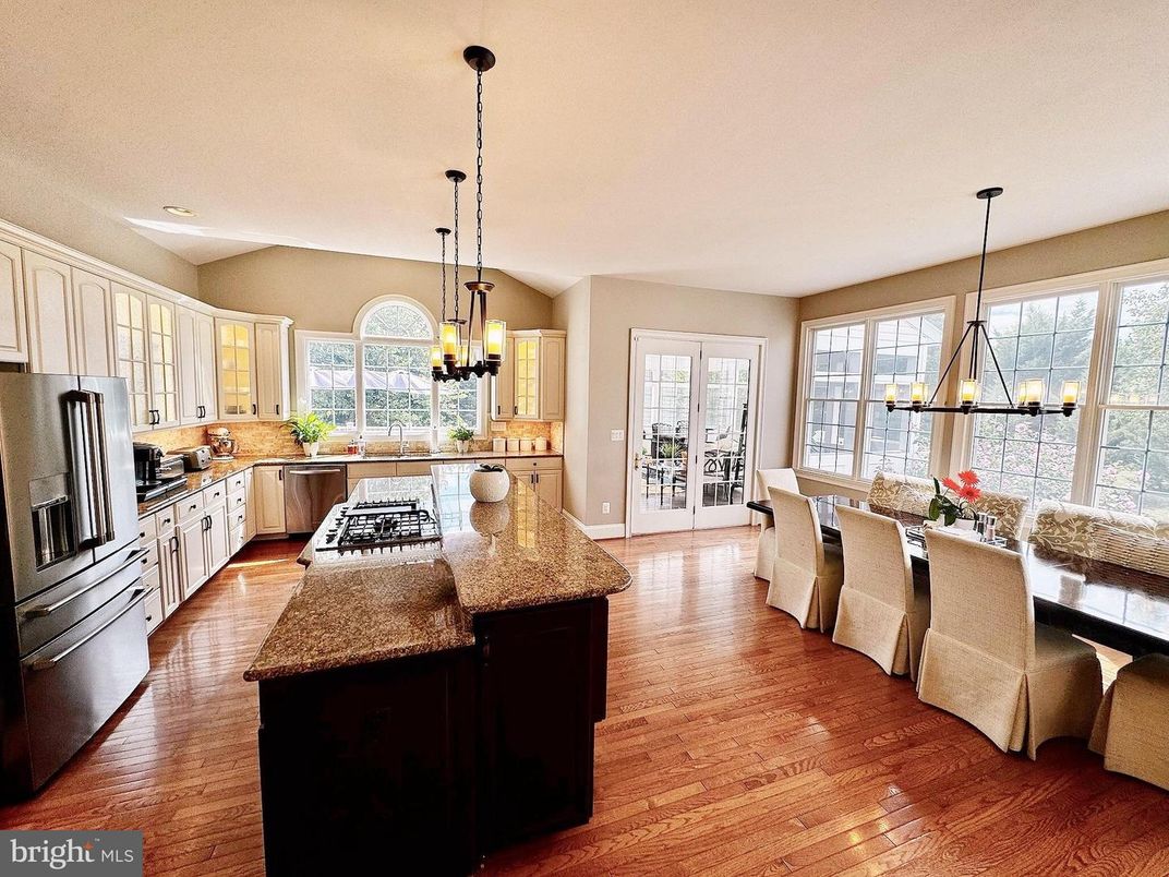 Chandelier, Dining room, Interior, Kitchen, Pendant Lights, Recessed Lighting, Wood Texture Flooring