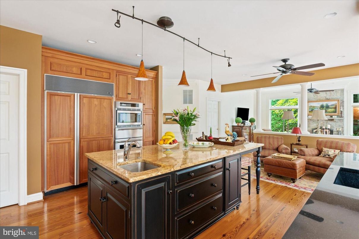 Interior, Kitchen, Living room, Pendant Lights, Recessed Lighting, Stainless Steel Appliances, Wood Texture Flooring