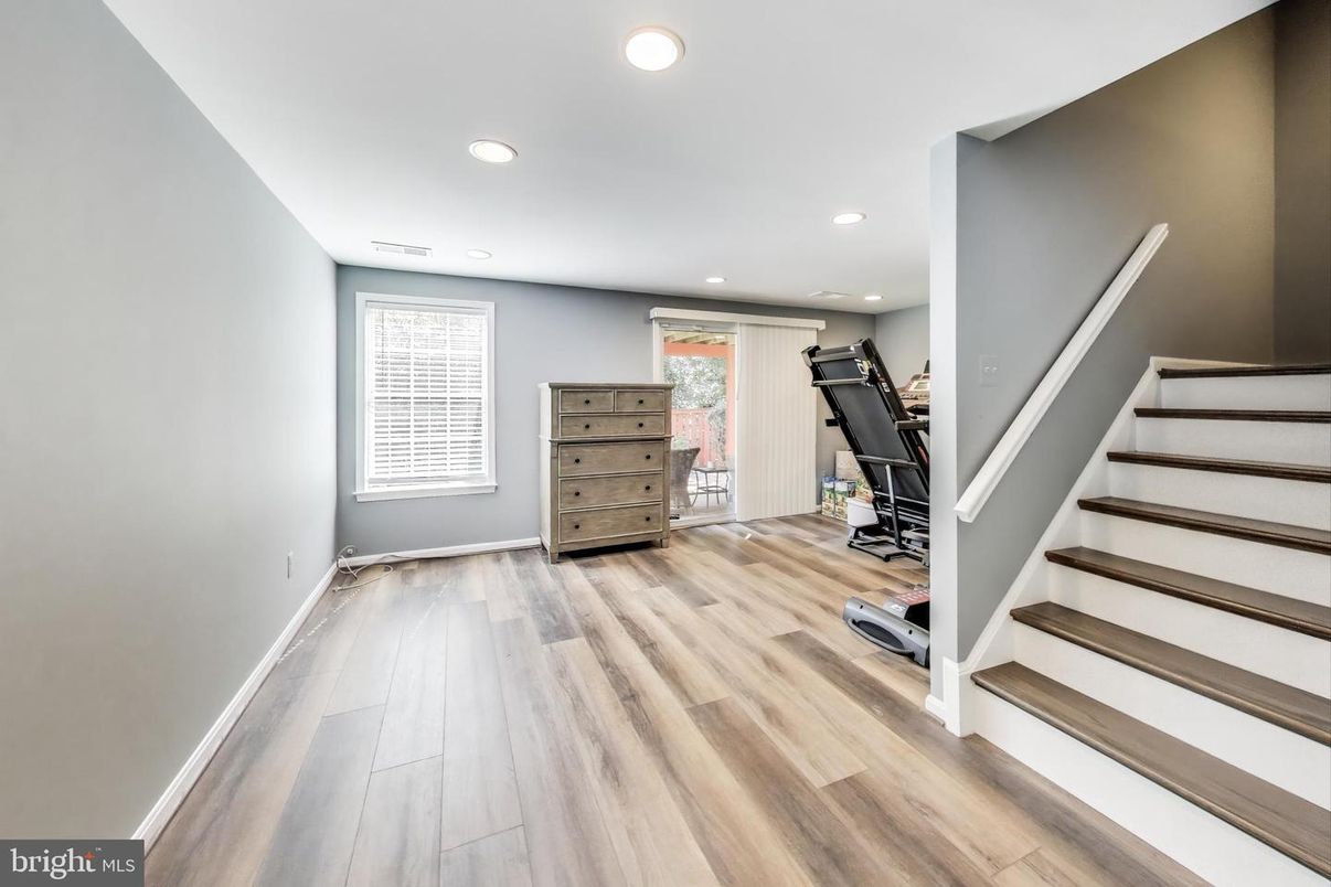 Fitness Equipment, Interior, Recessed Lighting, Wood Texture Flooring