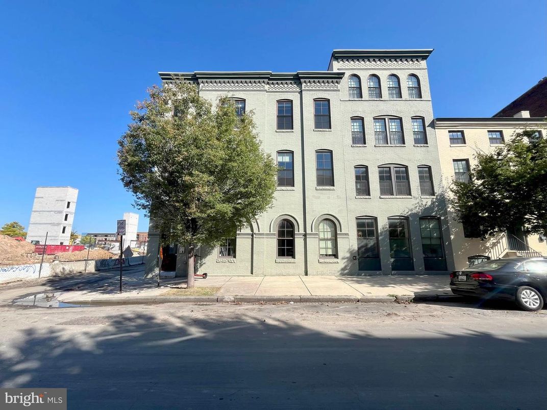 Exterior, Facade, Condo Building