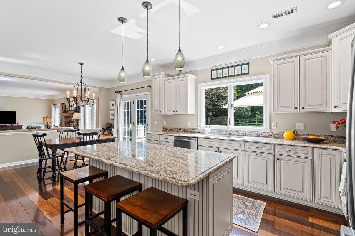Chandelier, Dining room, Interior, Kitchen, Pendant Lights, Recessed Lighting, Wood Texture Flooring