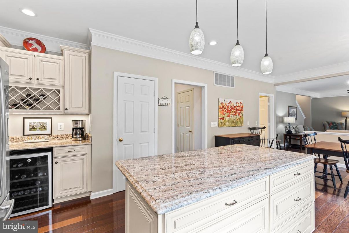 Dining room, Interior, Kitchen, Pendant Lights, Recessed Lighting, Wood Texture Flooring