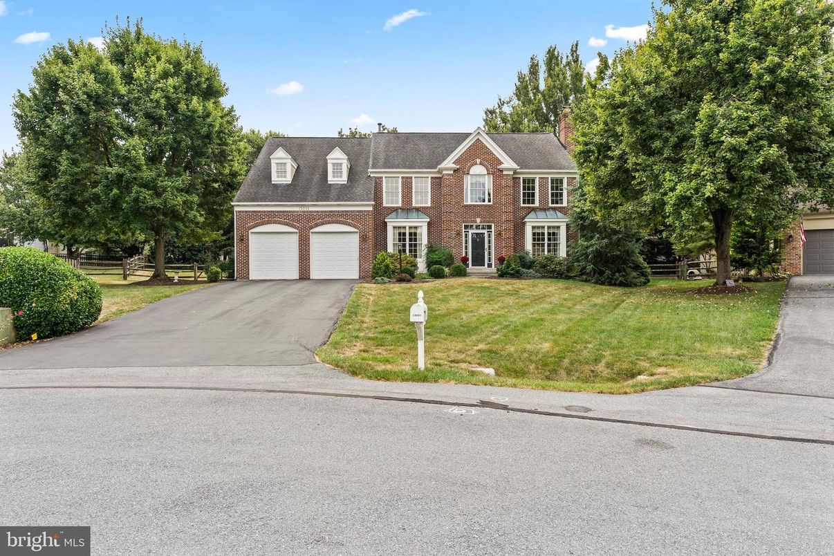 Attached, Exterior, Facade, Brick Facade, French Provincial