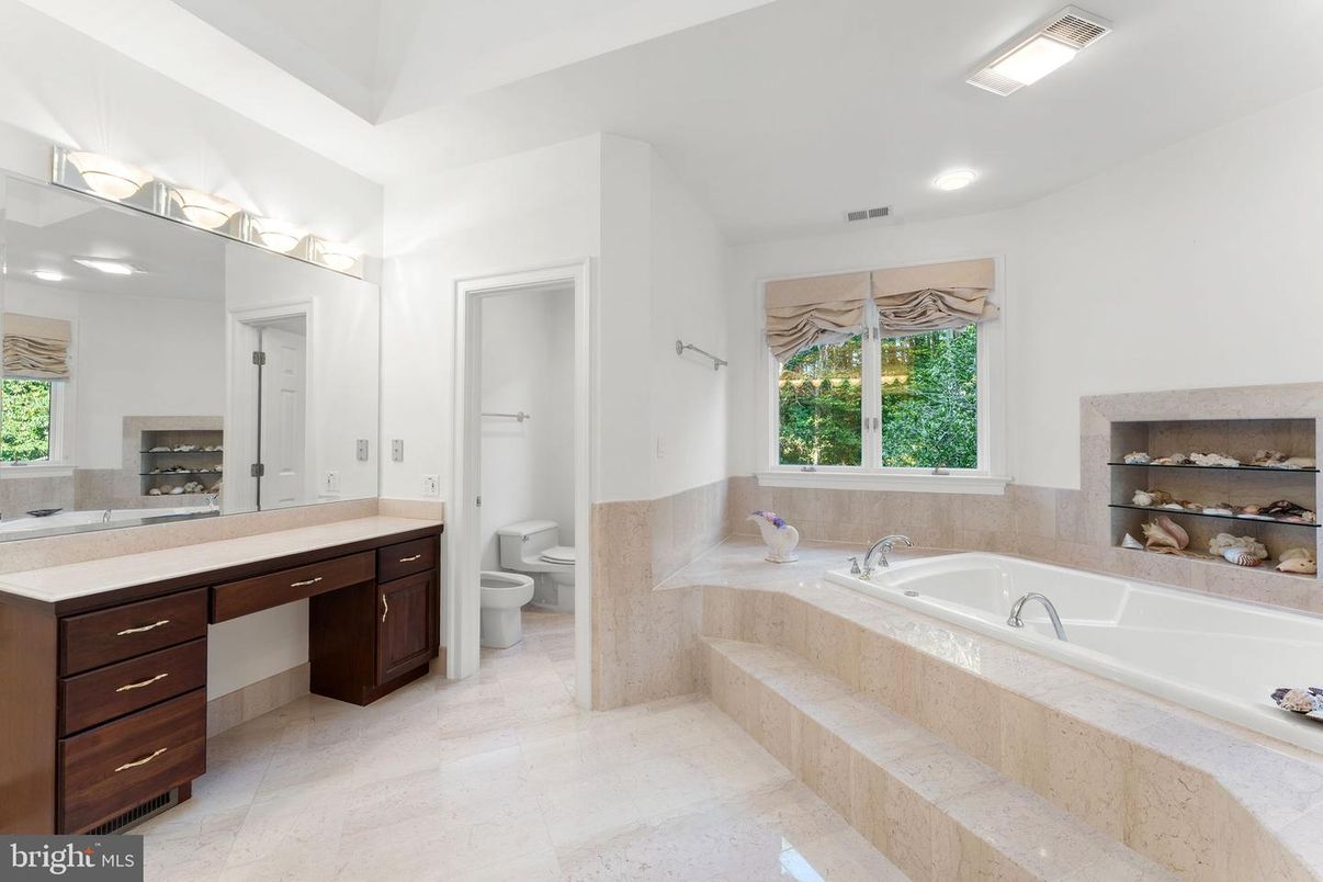Bathroom, Interior, Recessed Lighting