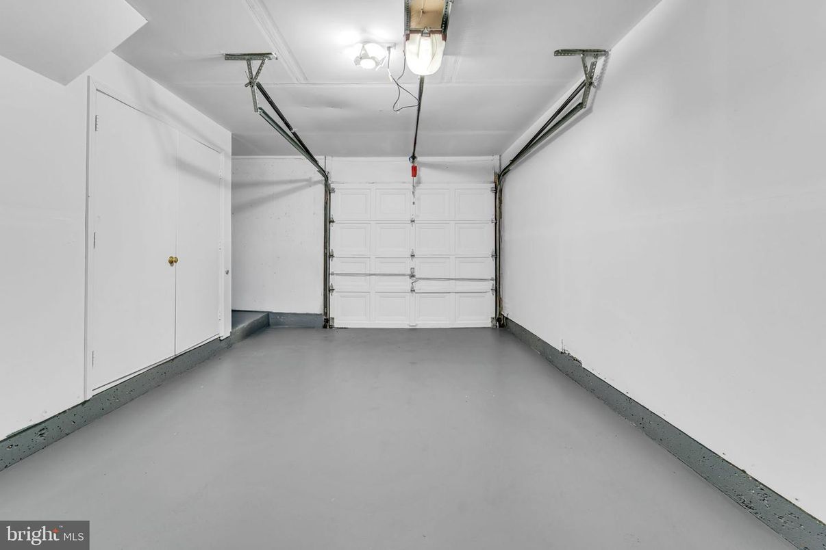 Garage, Interior