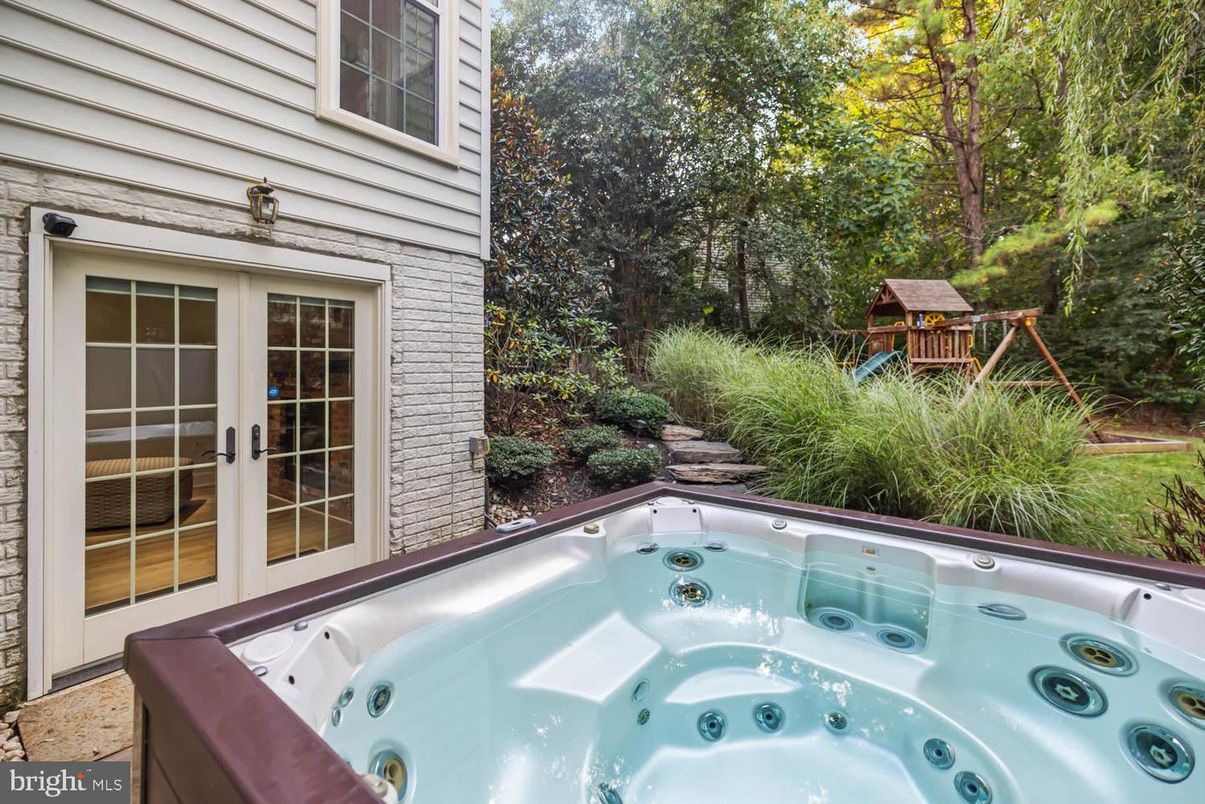 Exterior, Hot Tub, Playground