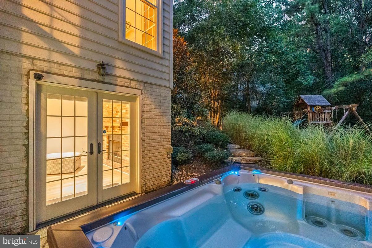 Exterior, Hot Tub