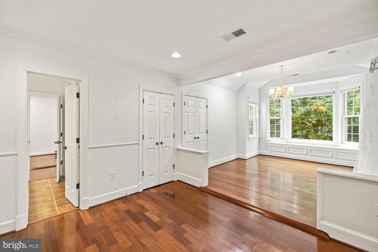 Chandelier, Empty room, Interior, Recessed Lighting, Wood Texture Flooring